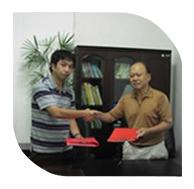 新竹公司董事長和日本千葉工業(yè)大學(xué)矢澤勇樹博士簽訂技術(shù)合作協(xié)議。